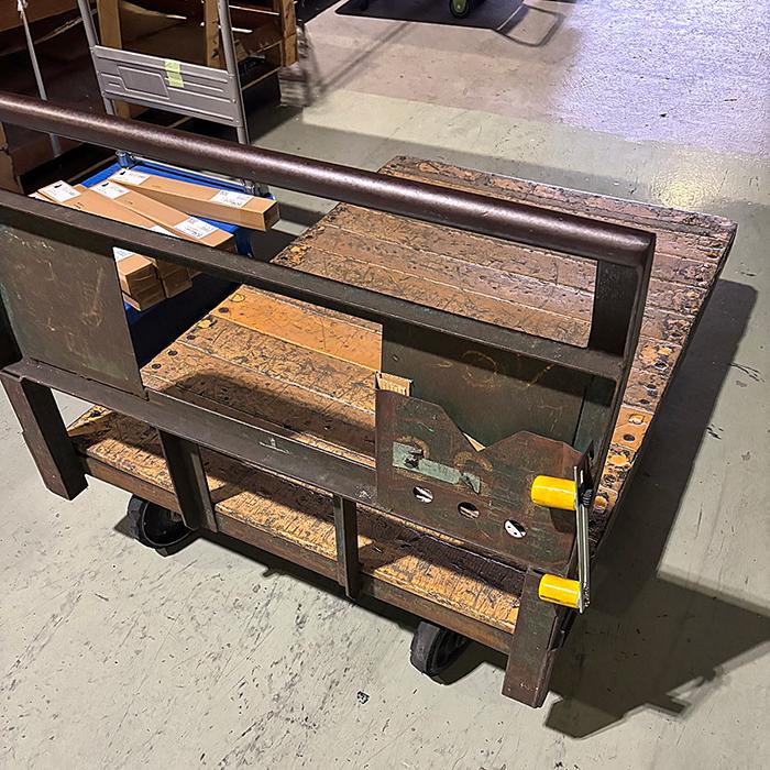 キャスターサンド 1個 AR-4232 台車の車輪部に、工具不要で後付けできる簡易ストッパー 車輪サイズにあわせてサイズ調整が可能  AR4232　可動部最伸長時幅150mm | アラオ | 06