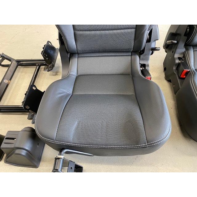 中古純正ハーフレザーサードシート左右セット/ディフェンダーTdci