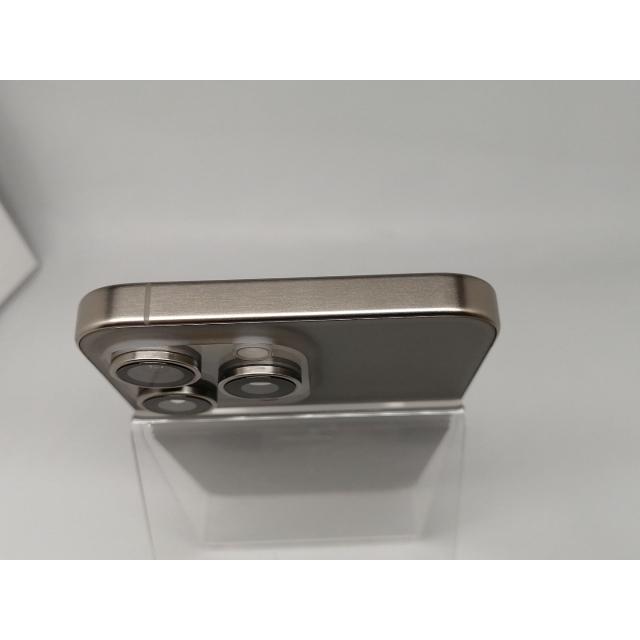 【中古】Apple au 【SIMフリー】 iPhone 15 Pro Max 512GB ナチュラルチタニウム MU6W3J/A【大須アメ横】保証期間１ヶ月【ランクA】の画像