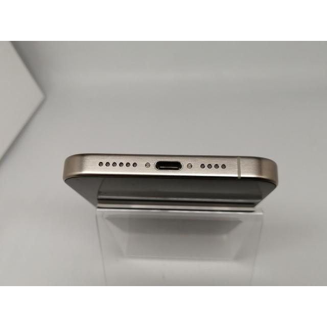 【中古】Apple au 【SIMフリー】 iPhone 15 Pro Max 512GB ナチュラルチタニウム MU6W3J/A【大須アメ横】保証期間１ヶ月【ランクA】の画像