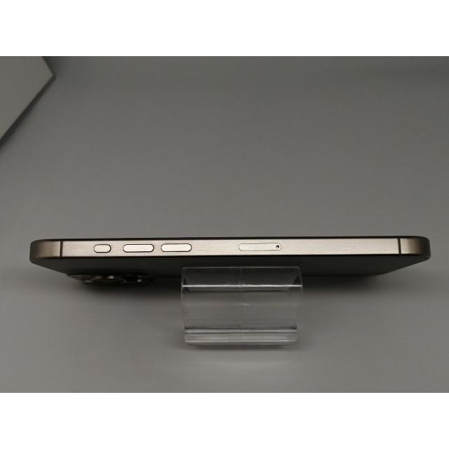 【中古】Apple au 【SIMフリー】 iPhone 15 Pro Max 512GB ナチュラルチタニウム MU6W3J/A【大須アメ横】保証期間１ヶ月【ランクA】の画像