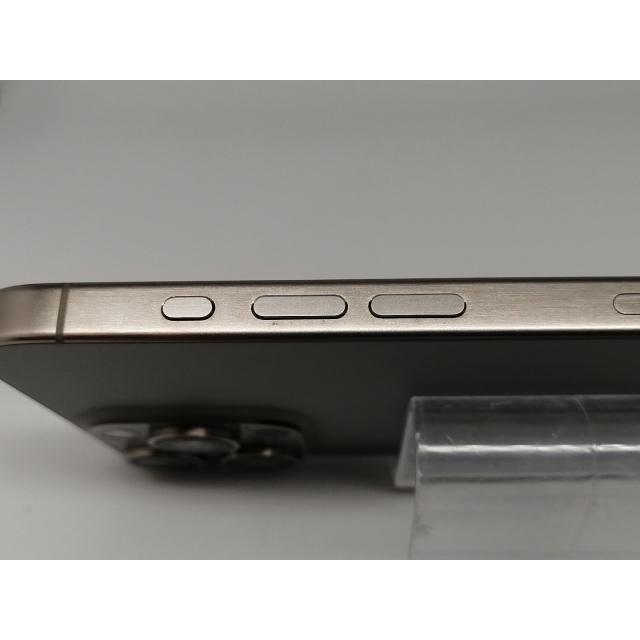 【中古】Apple au 【SIMフリー】 iPhone 15 Pro Max 512GB ナチュラルチタニウム MU6W3J/A【大須アメ横】保証期間１ヶ月【ランクA】の画像
