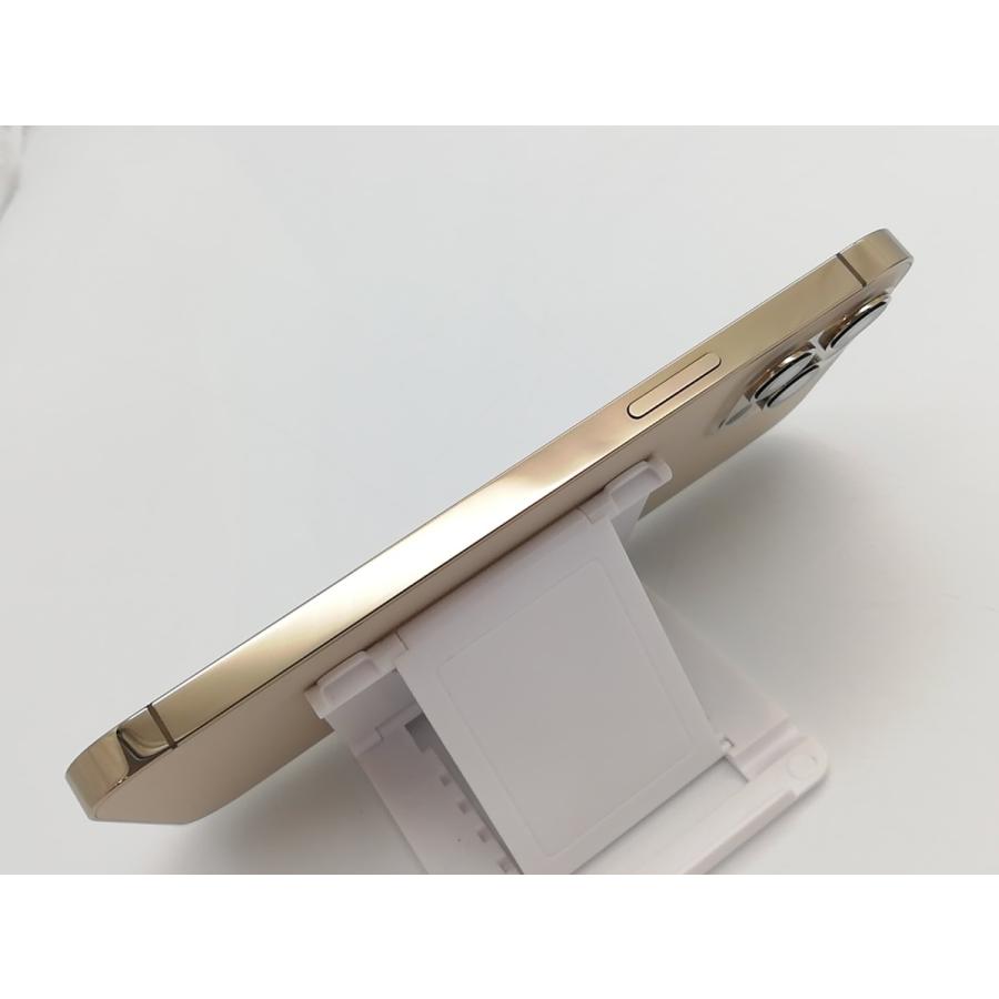 【中古】Apple docomo 【SIMロック解除済み】 iPhone 12 Pro Max 256GB ゴールド MGD13J/A【ECセンター】保証期間１ヶ月【ランクA】｜janpara｜04