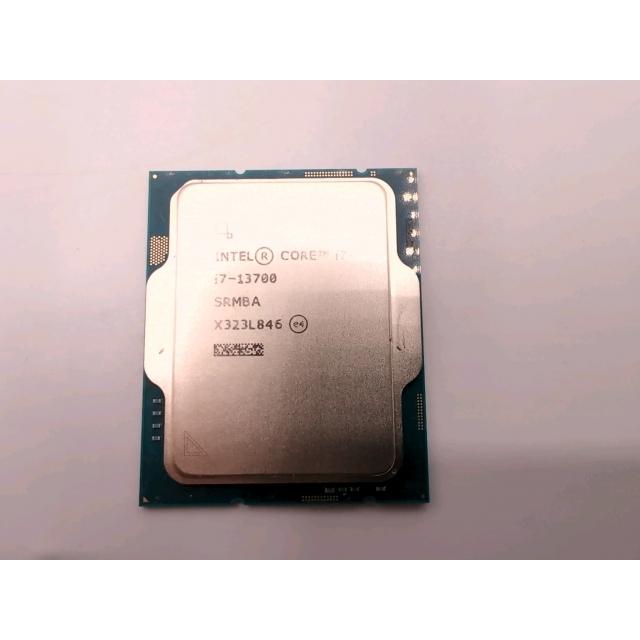 中古】Intel Core i7-13700(2.1GHz) Bulk LGA1700/16C(P:8C/E:8C)/24T