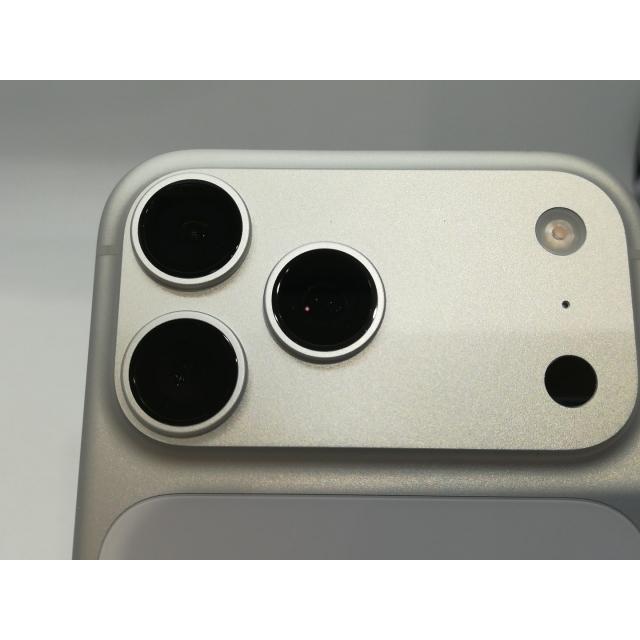 中古】Apple 国内版 【SIMフリー】 iPhone 17 Pro Max 256GB シルバー