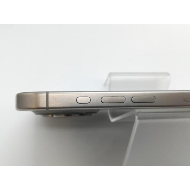 【中古】Apple docomo 【SIMフリー】 iPhone 15 Pro 256GB ナチュラルチタニウム MTUF3J/A【京都】保証期間１ヶ月【ランクC】の画像
