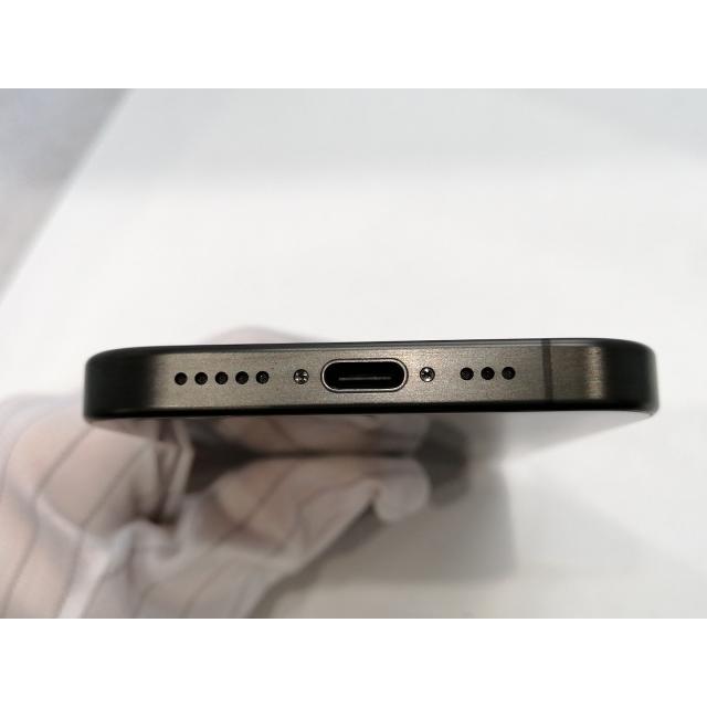 【中古】Apple 国内版 【SIMフリー】 iPhone 15 Pro 256GB ブラックチタニウム MTUC3J/A【大阪本店】保証期間１ヶ月【ランクB】の画像