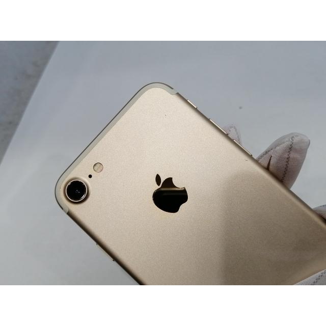 中古】Apple au 【SIMロック解除済み】 iPhone 7 128GB ゴールド
