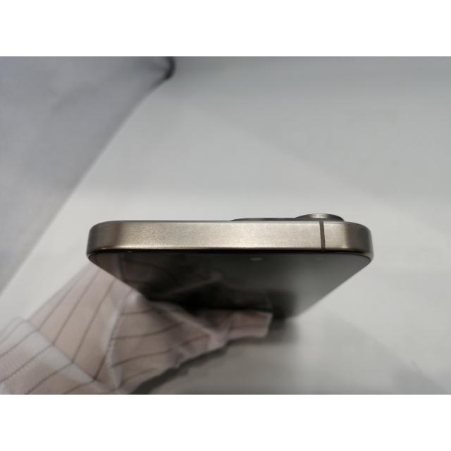 【中古】Apple docomo 【SIMフリー】 iPhone 15 Pro Max 256GB ナチュラルチタニウム MU6R3J/A【浜松駅前】保証期間１ヶ月【ランクC】の画像