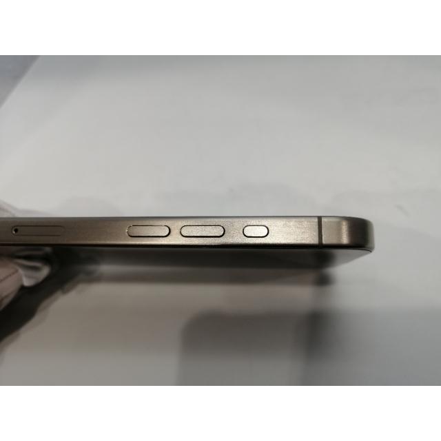 【中古】Apple docomo 【SIMフリー】 iPhone 15 Pro Max 256GB ナチュラルチタニウム MU6R3J/A【浜松駅前】保証期間１ヶ月【ランクC】の画像