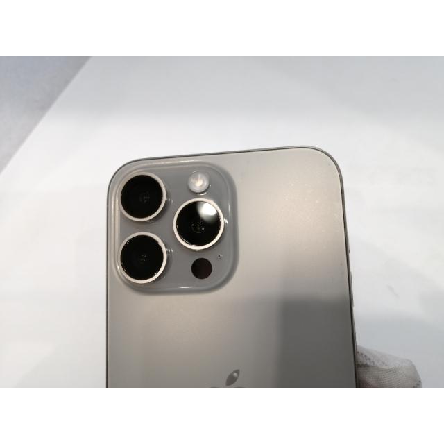 【中古】Apple docomo 【SIMフリー】 iPhone 15 Pro Max 256GB ナチュラルチタニウム MU6R3J/A【浜松駅前】保証期間１ヶ月【ランクC】の画像