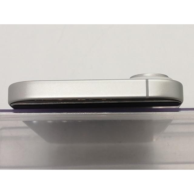 【中古】Apple docomo 【SIMフリー】 iPhone 17 256GB ホワイト MG684J/A【大宮東口】保証期間１ヶ月【ランクA】の画像