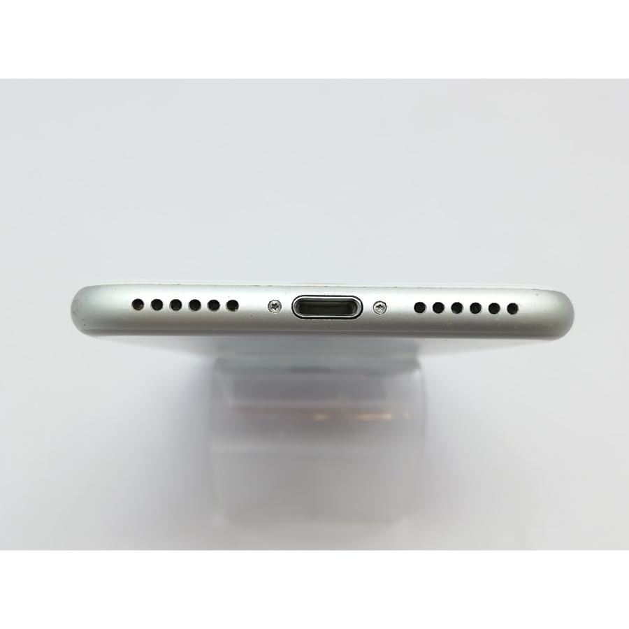 中古】Apple au 【SIMロック解除済み】 iPhone 7 32GB シルバー MNCF2J