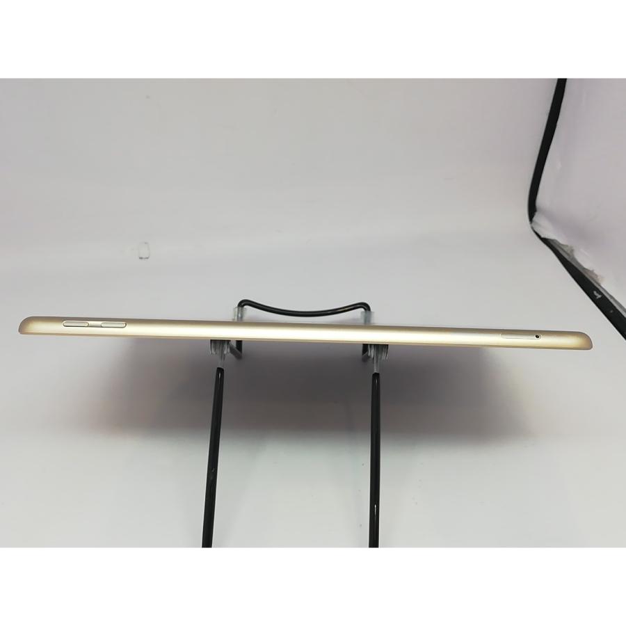 中古】Apple docomo 【SIMロック解除済み】 iPad（第5世代/2017） 32GB