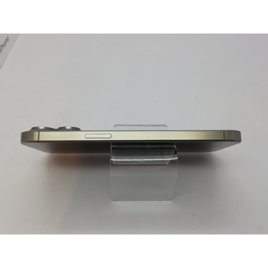 【中古】Apple SoftBank 【SIMフリー】 iPhone 15 Pro Max 256GB ナチュラルチタニウム MU6R3J/A【大阪本店】保証期間１ヶ月【ランクA】の画像