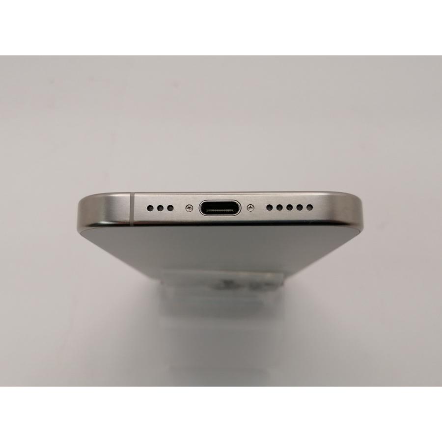 【中古】Apple 国内版 【SIMフリー】 iPhone 15 Pro 256GB ホワイトチタニウム MTUD3J/A【新宿東口】保証期間１ヶ月【ランクC】の画像