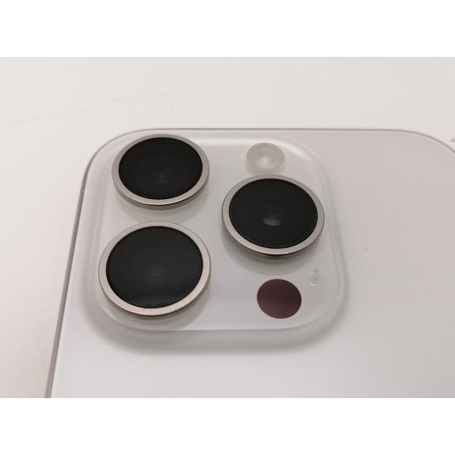 【中古】Apple 国内版 【SIMフリー】 iPhone 15 Pro 256GB ホワイトチタニウム MTUD3J/A【新宿東口】保証期間１ヶ月【ランクC】の画像
