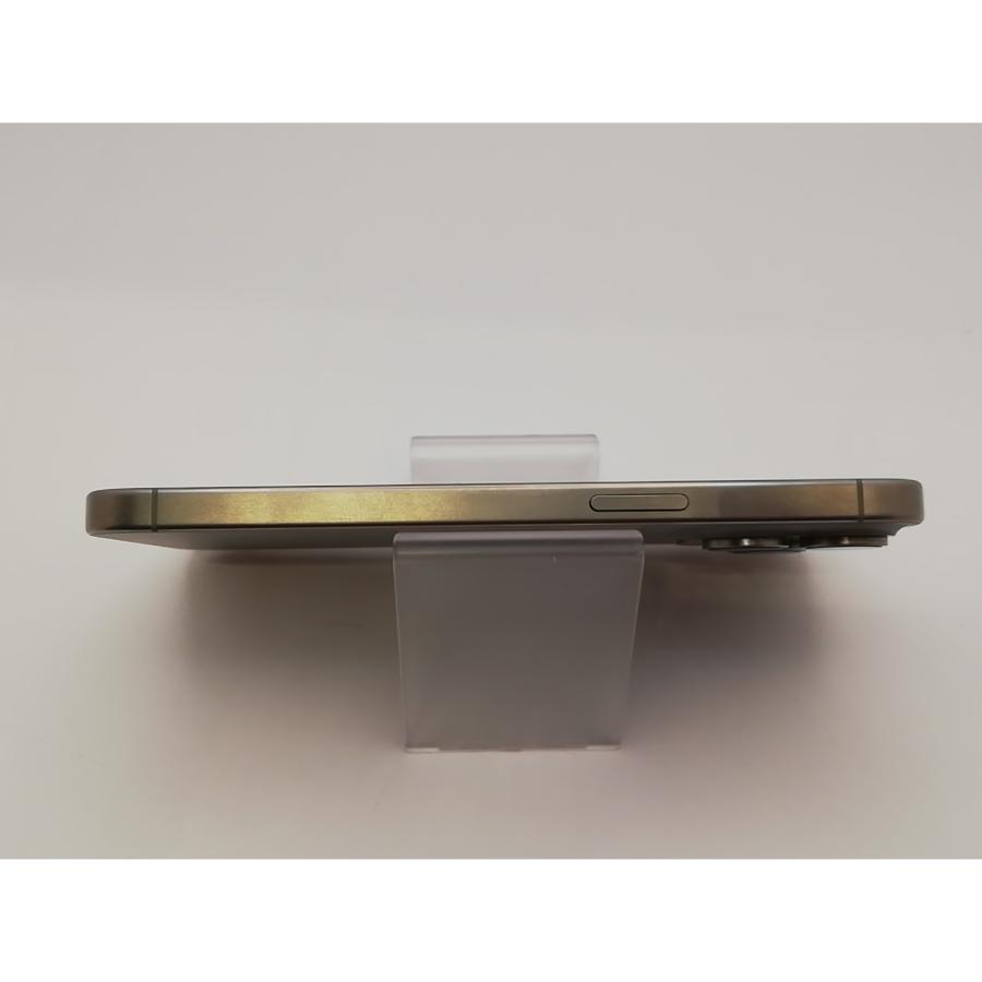 【中古】Apple SoftBank 【SIMフリー】 iPhone 15 Pro Max 256GB ナチュラルチタニウム MU6R3J/A【新宿東口】保証期間１ヶ月【ランクA】の画像