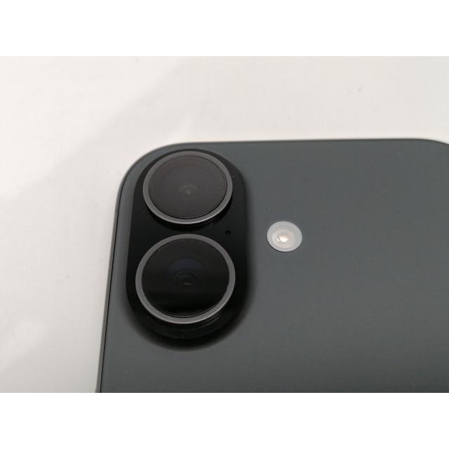 【中古】Apple docomo 【SIMフリー】 iPhone 17 256GB ブラック MG674J/A【東池袋1丁目】保証期間１ヶ月【ランクA】の画像