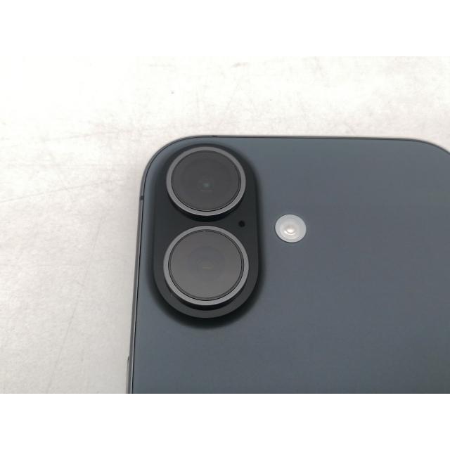 中古】Apple au 【SIMフリー】 iPhone 17 256GB ブラック MG674J/A 