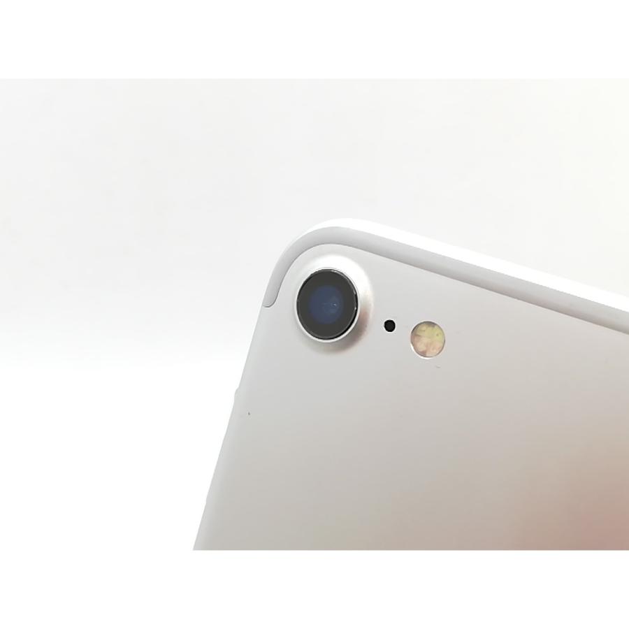 中古】Apple docomo 【SIMロック解除済み】 iPhone 7 32GB シルバー 