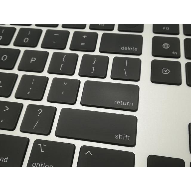 【中古】Apple Magic Keyboard（テンキー付き/ブラックキー/Appleシリコン搭載Mac用Touch ID） -  英語（US）【福岡天神】保証期間１週間の画像