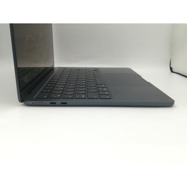 中古】Apple MacBook Air 13インチ M2(CPU:8C/GPU:8C) 16GB/256GB
