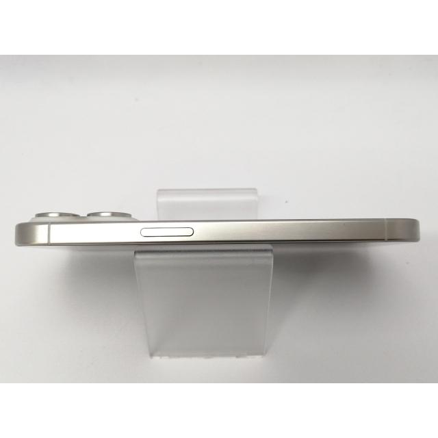 【中古】Apple docomo 【SIMフリー】 iPhone 15 Pro 128GB ホワイトチタニウム MTU83J/A【川越クレアモール】保証期間１ヶ月【ランクA】の画像