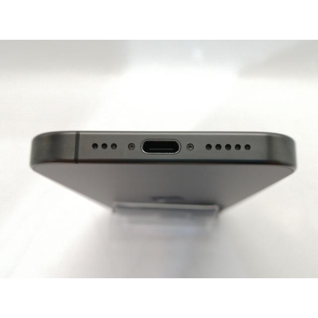 【中古】【赤ロム保証あり】Apple au 【SIMフリー】 iPhone 15 Pro 256GB ブラックチタニウム MTUC3J/A【高崎モントレー】保証期間１ヶ月【ランクC】の画像