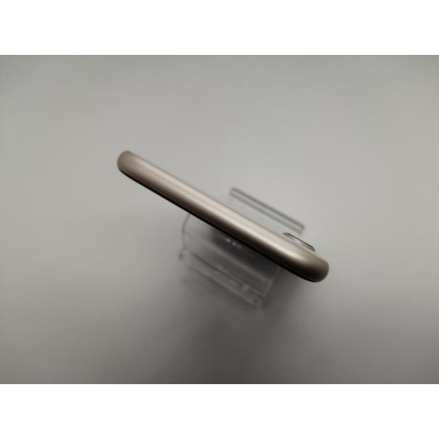 【中古】Apple au 【SIMフリー】 iPhone SE（第3世代） 64GB スターライト MMYD3J/A【大須アメ横】保証期間１ヶ月【ランクA】の画像