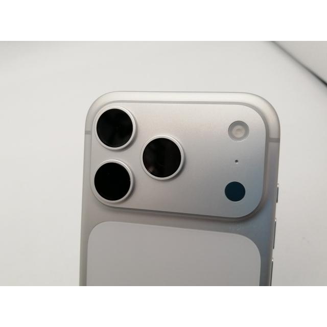 中古】Apple 国内版 【SIMフリー】 iPhone 17 Pro 1TB シルバー MG8D4J