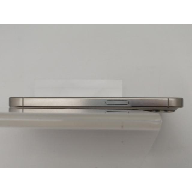 【中古】Apple docomo 【SIMフリー】 iPhone 15 Pro 256GB ホワイトチタニウム MTUD3J/A【なんば】保証期間１ヶ月【ランクA】の画像