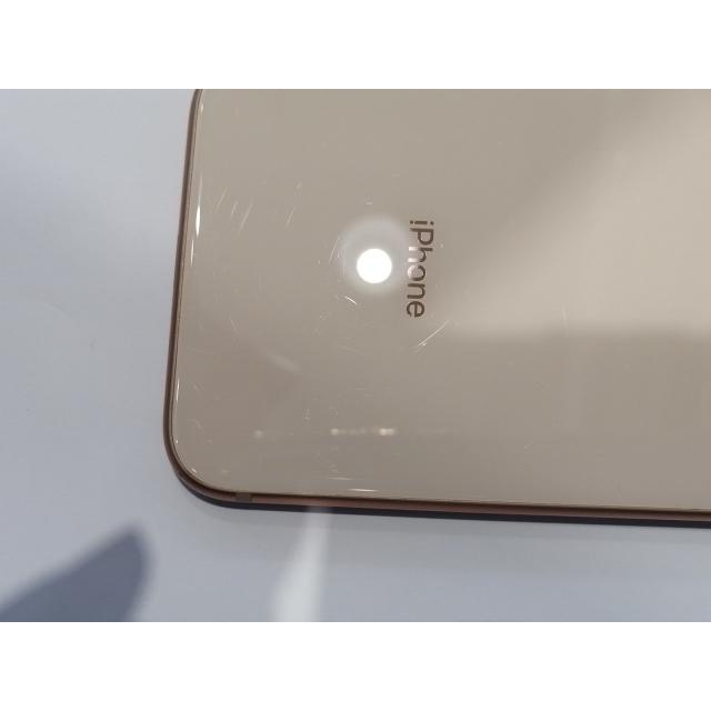 中古】Apple docomo 【SIMロック解除済み】 iPhone 8 64GB ゴールド
