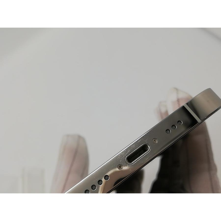 【中古】Apple docomo 【SIMフリー】 iPhone 13 Pro 256GB シルバー MLUP3J/A【アリオ倉敷】保証期間１ヶ月【ランクB】の画像