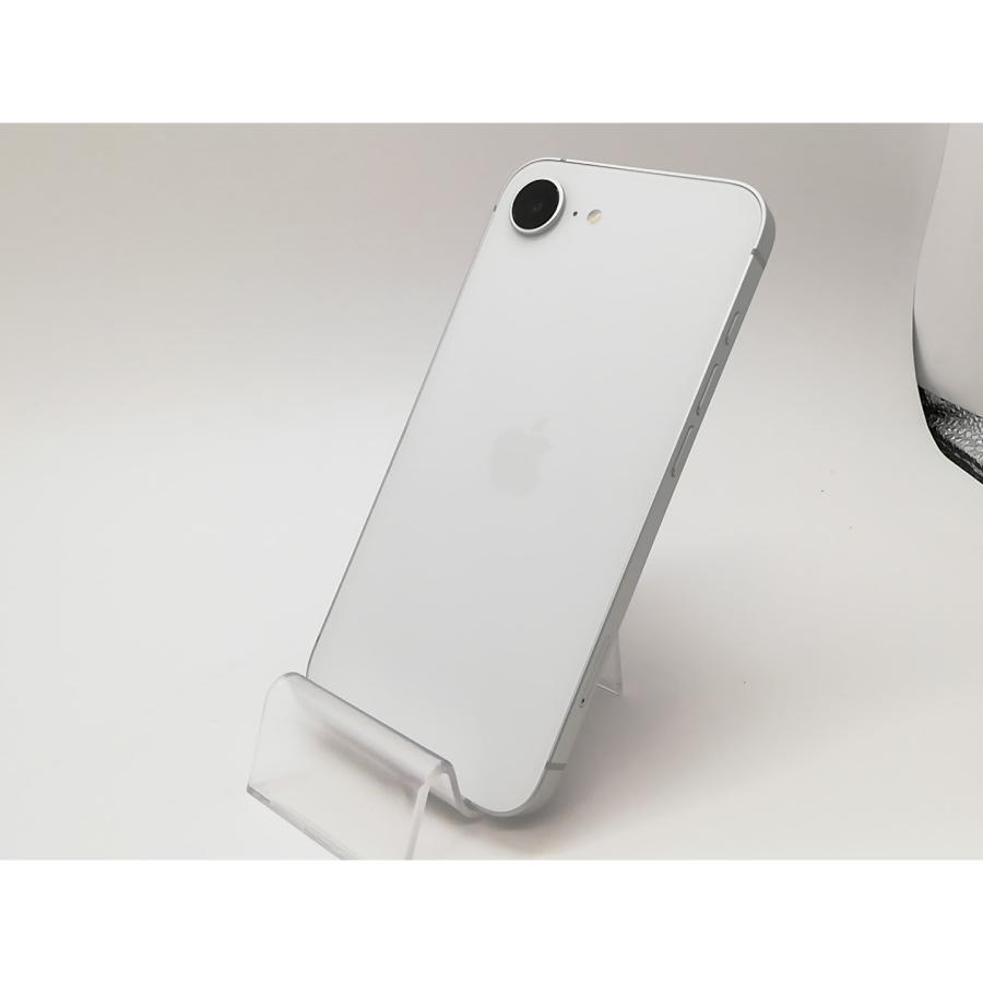 Apple iPhone 16e 256gb 本体 ホワイト 中古美品 中古】Apple docomo 【SIMフリー】iPhone 16e 256GB ホワイト MD1W4J/A