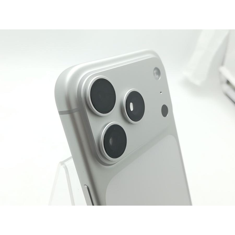 中古】Apple au 【SIMフリー】 iPhone 17 Pro 256GB シルバー MG854J/A