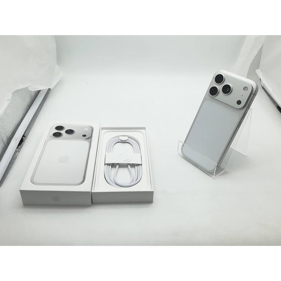 中古】Apple au 【SIMフリー】 iPhone 17 Pro 256GB シルバー MG854J/A