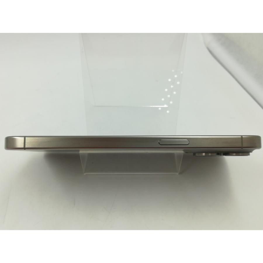 【中古】Apple au 【SIMフリー】 iPhone 15 Pro Max 512GB ナチュラルチタニウム MU6W3J/A【新橋】保証期間１ヶ月【ランクA】の画像