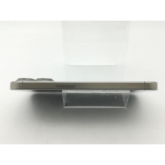 【中古】Apple docomo 【SIMフリー】 iPhone 15 Pro 512GB ナチュラルチタニウム MTUK3J/A【大阪堂島】保証期間１ヶ月【ランクB】の画像