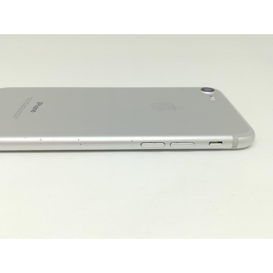 【中古】Apple SoftBank 【SIMロック解除済み】 iPhone 7 32GB シルバー MNCF2J/A【日本橋3】保証期間１ヶ月【ランクB】｜janpara｜06