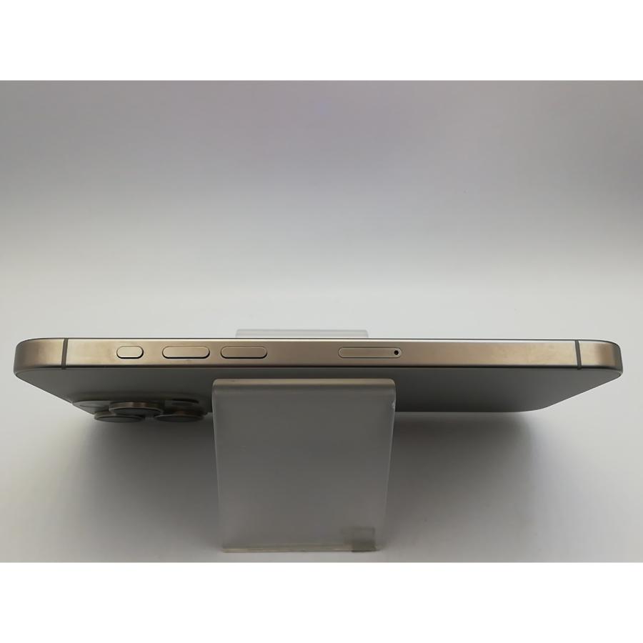 【中古】Apple SoftBank 【SIMフリー】 iPhone 15 Pro Max 256GB ナチュラルチタニウム MU6R3J/A【秋葉5号】保証期間１ヶ月【ランクB】の画像