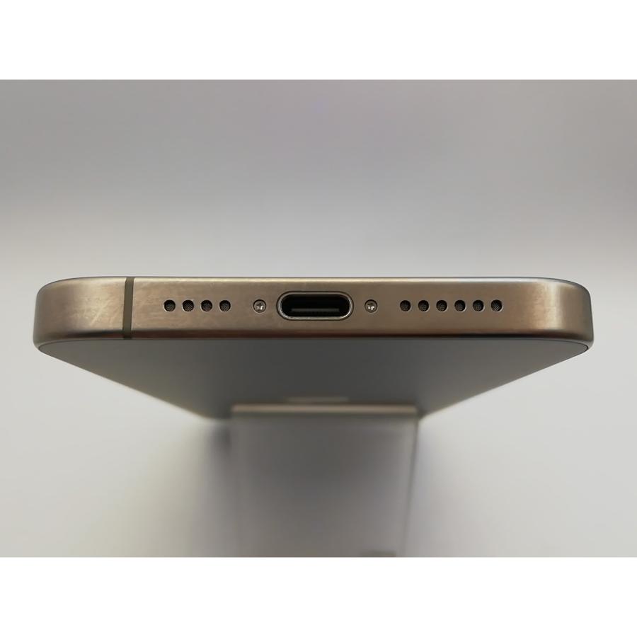 【中古】Apple SoftBank 【SIMフリー】 iPhone 15 Pro Max 256GB ナチュラルチタニウム MU6R3J/A【秋葉5号】保証期間１ヶ月【ランクB】の画像