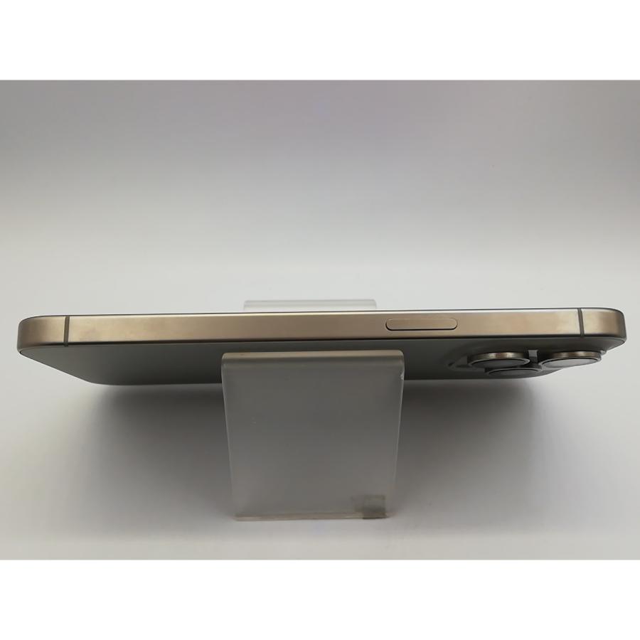 【中古】Apple SoftBank 【SIMフリー】 iPhone 15 Pro Max 256GB ナチュラルチタニウム MU6R3J/A【秋葉5号】保証期間１ヶ月【ランクB】の画像