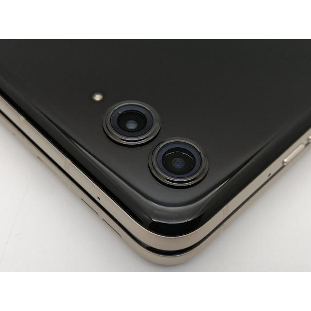 【中古】MOTOROLA SoftBank 【SIMフリー】 motorola razr 50s サンドクリーム 8GB 256GB A403MO【なんば】保証期間１ヶ月【ランクA】の画像