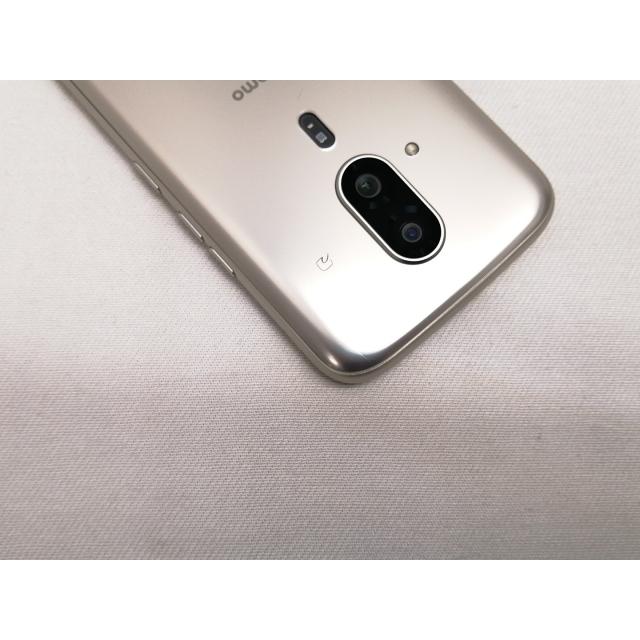 中古】FCNT docomo 【SIMフリー】 らくらくスマートフォン ゴールド