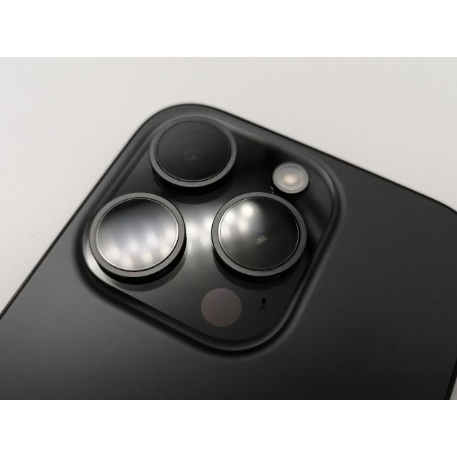 【中古】Apple 国内版 【SIMフリー】 iPhone 15 Pro 256GB ブラックチタニウム MTUC3J/A【OSU301】保証期間１ヶ月【ランクC】の画像
