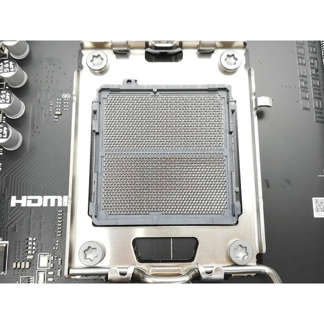 中古】MSI MAG B650 TOMAHAWK WIFI B650/AM5/2.5GbitLAN/Wi-Fi6E(ax)+