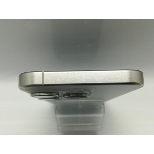 【中古】Apple 国内版 【SIMフリー】 iPhone 15 Pro 128GB ホワイトチタニウム MTU83J/A【秋葉4号】保証期間１ヶ月【ランクB】の画像