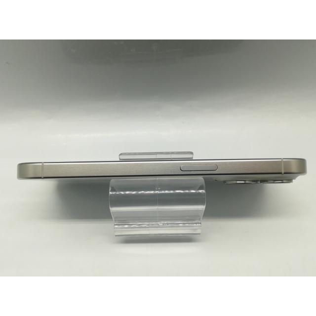 【中古】Apple 国内版 【SIMフリー】 iPhone 15 Pro 128GB ホワイトチタニウム MTU83J/A【秋葉4号】保証期間１ヶ月【ランクB】の画像
