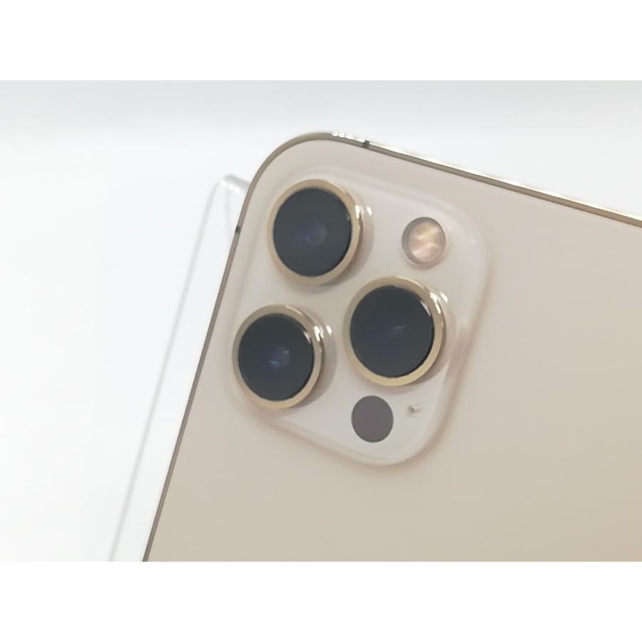 【中古】Apple SoftBank 【SIMロック解除済み】 iPhone 12 Pro Max 128GB ゴールド MGCW3J/A【秋葉4号】保証期間１ヶ月【ランクA】の画像